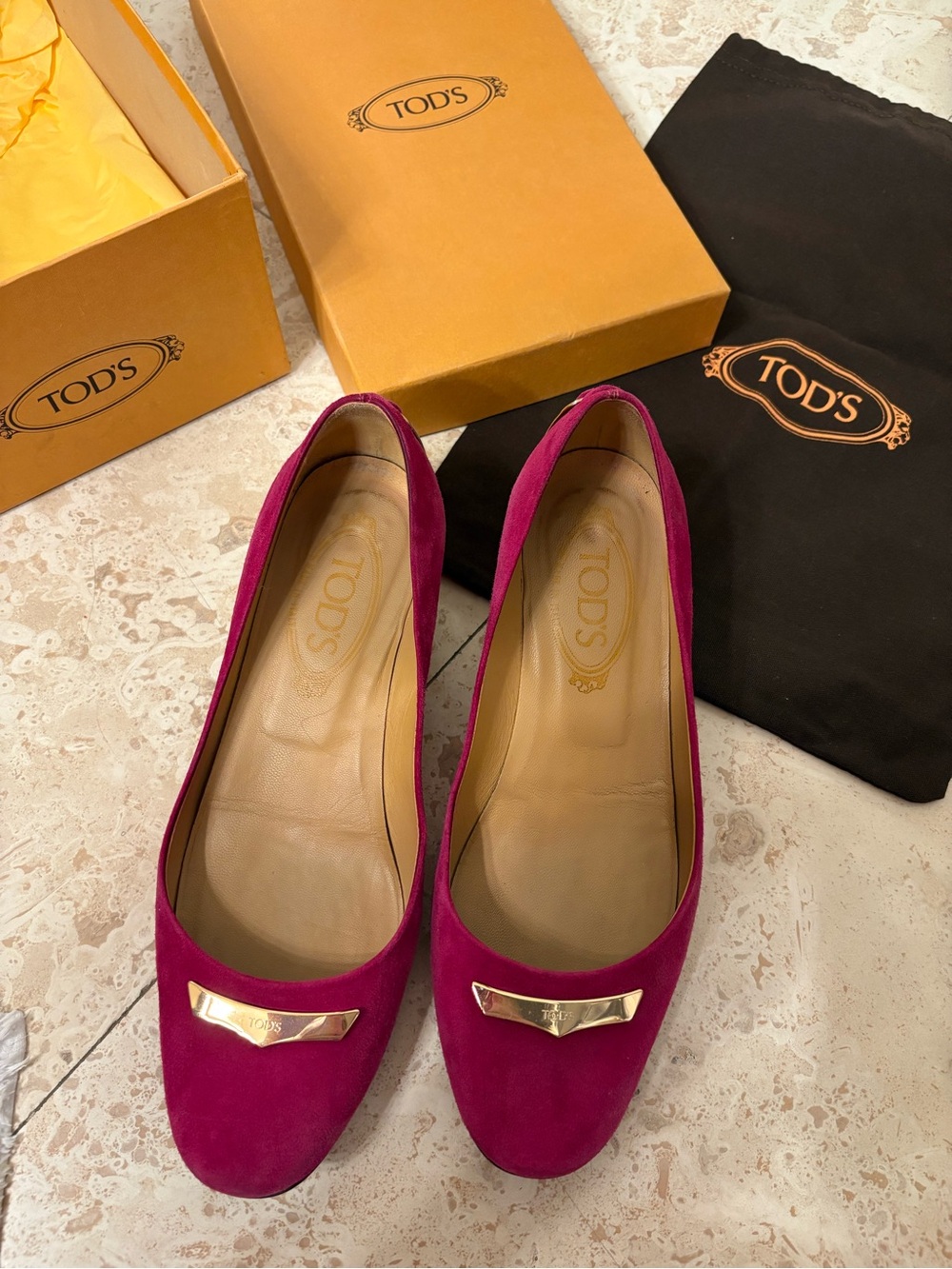 Tod's Italian Suede Kitten Heels Berry Pink Gold Metal Logo & Pebble Heel Accent